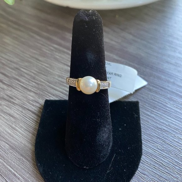 Jewelry - Cultured Pearl Ring with Diamonds NWT Cultured Pearl
